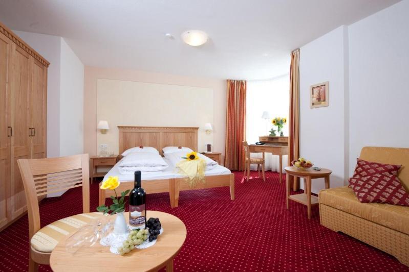 Hotel Oberwirt เฟลด์ทูร์นส์ ภายนอก รูปภาพ